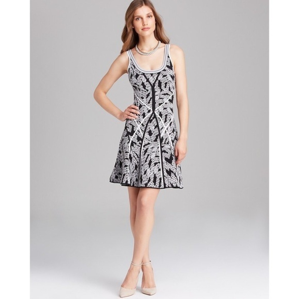 Diane Von Furstenberg -Ilsa Sleeveless Fit & Flare Dress - Size M - Picture 3 of 11
